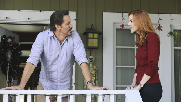 Bree et Ben discutant sur le balcon