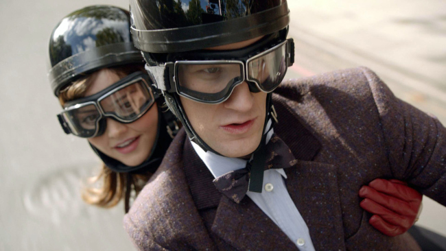 Le Doctor et Clara et une moto