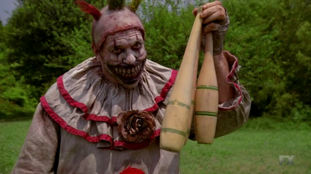 Le clown (John Caroll Lynch) - American Horror Story - S04E01