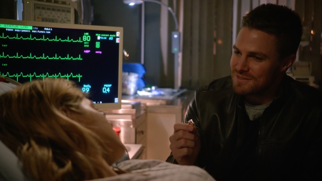 Oliver et Felicity à l'hôpital, heureux malgré les circonstances