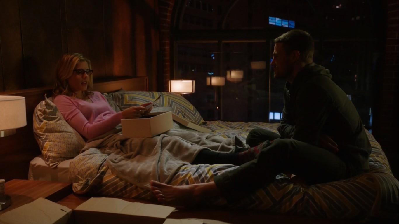 Oliver et Felicity dans leur chambre