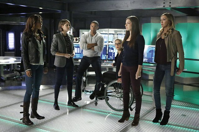 Samantha, Vixen et l'Arrow Team dans l'Arrow Cave