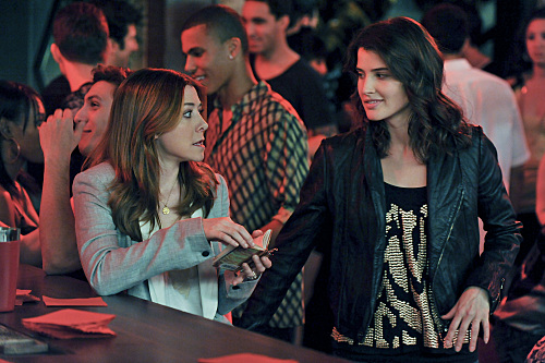 Lily et Robin dans un bar