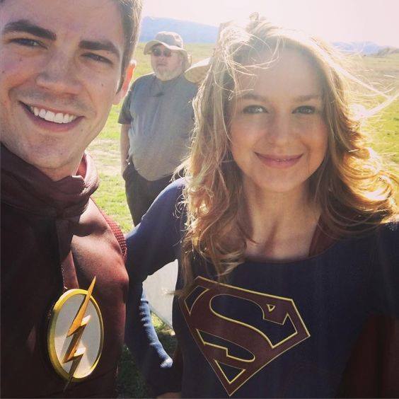 Première photo du Flash et de Supergirl