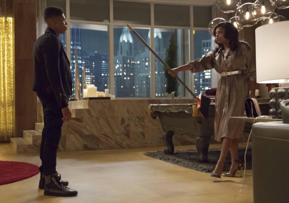 Cookie attend son fils de pied ferme