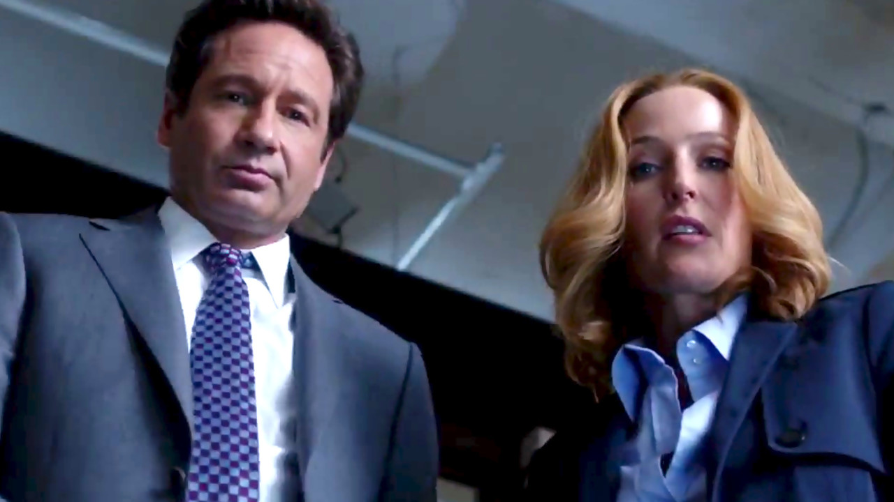 Mulder et Scully en contre plongée