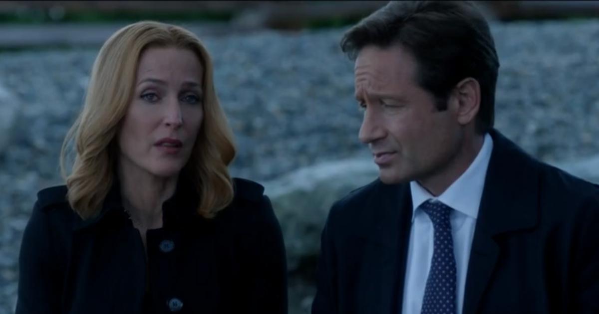 Mulder et Scully discutant 