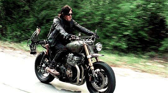 Daryl sur sa moto - The Walking Dead