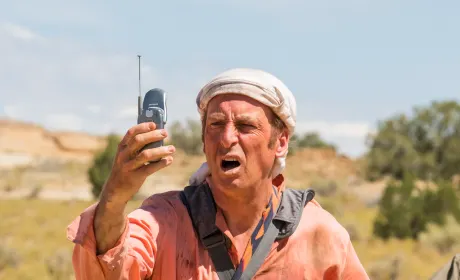Image de la saison 5 de Better Call Saul : Jimmy perdu dans le désert.
