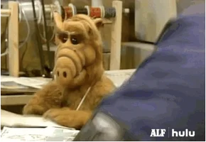 Gif Alf donne une mauvaise note