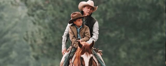 Photo de Yellowstone. Kevin Costner et son fils à cheval