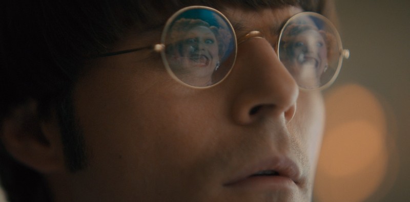 Reflet de Maestro dans les lunettes d'un Beatles