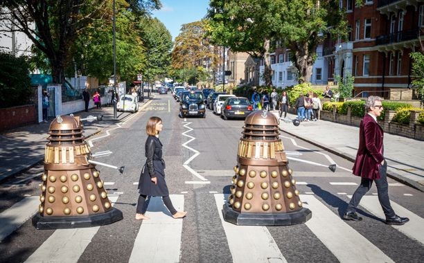 Abbey Road avec Clara, 12 et deux Daleks
